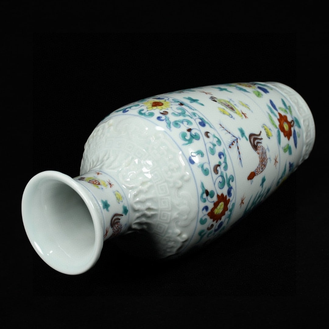 A Exquisite Doucai Flower and Bird Pattern Vase - 7