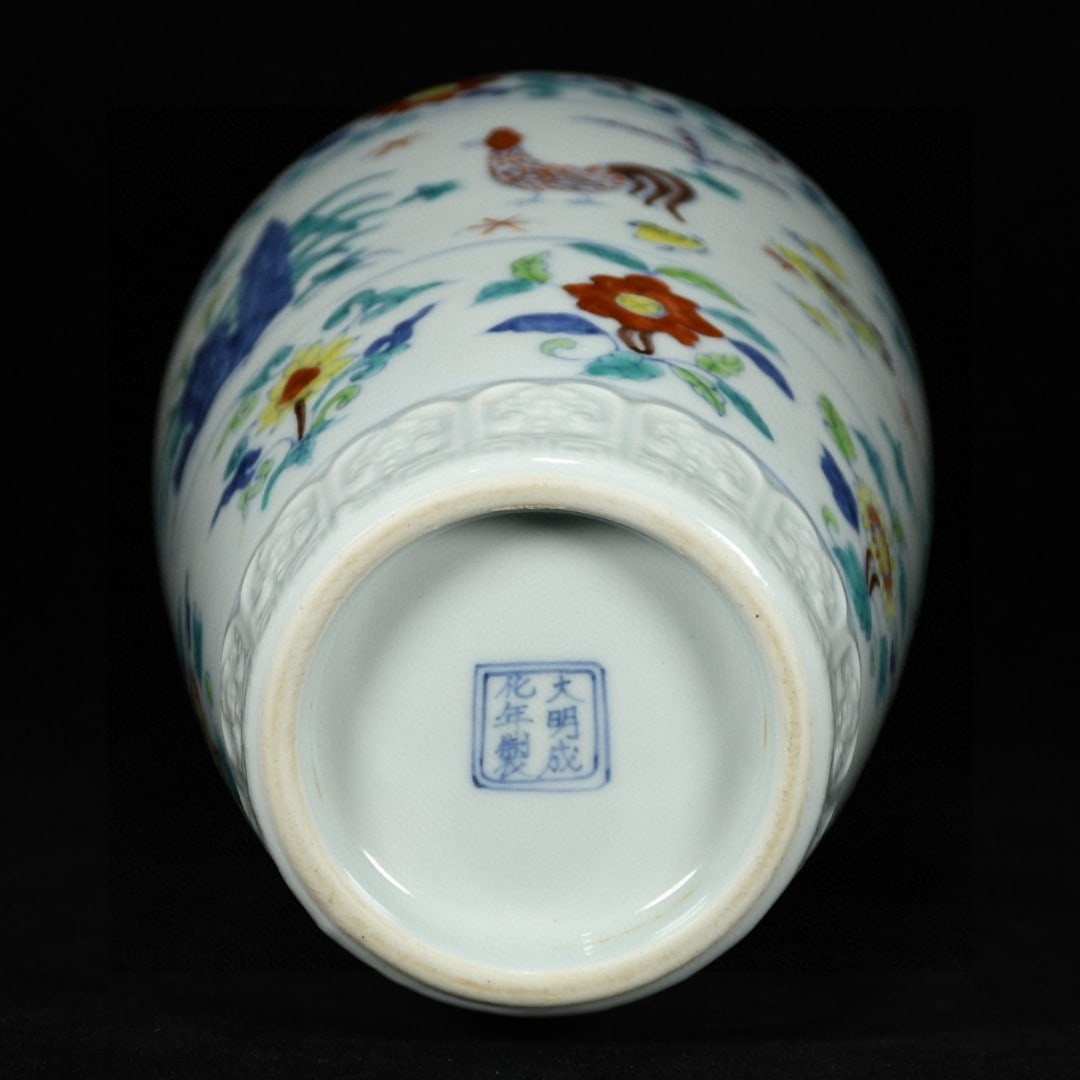 A Exquisite Doucai Flower and Bird Pattern Vase - 9