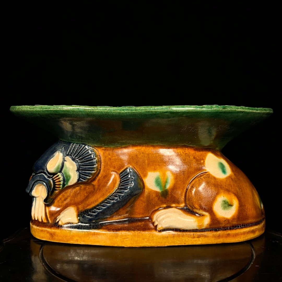 A Exquisite Tang Tri-Color Glazed Pottery Flower Pattern Lion Pillow: A Exquisite Tang Tri-Color Glazed Pottery Flower Pattern Lion Pillow,Tang Dynasty, China,Size:3.3inx6.9in