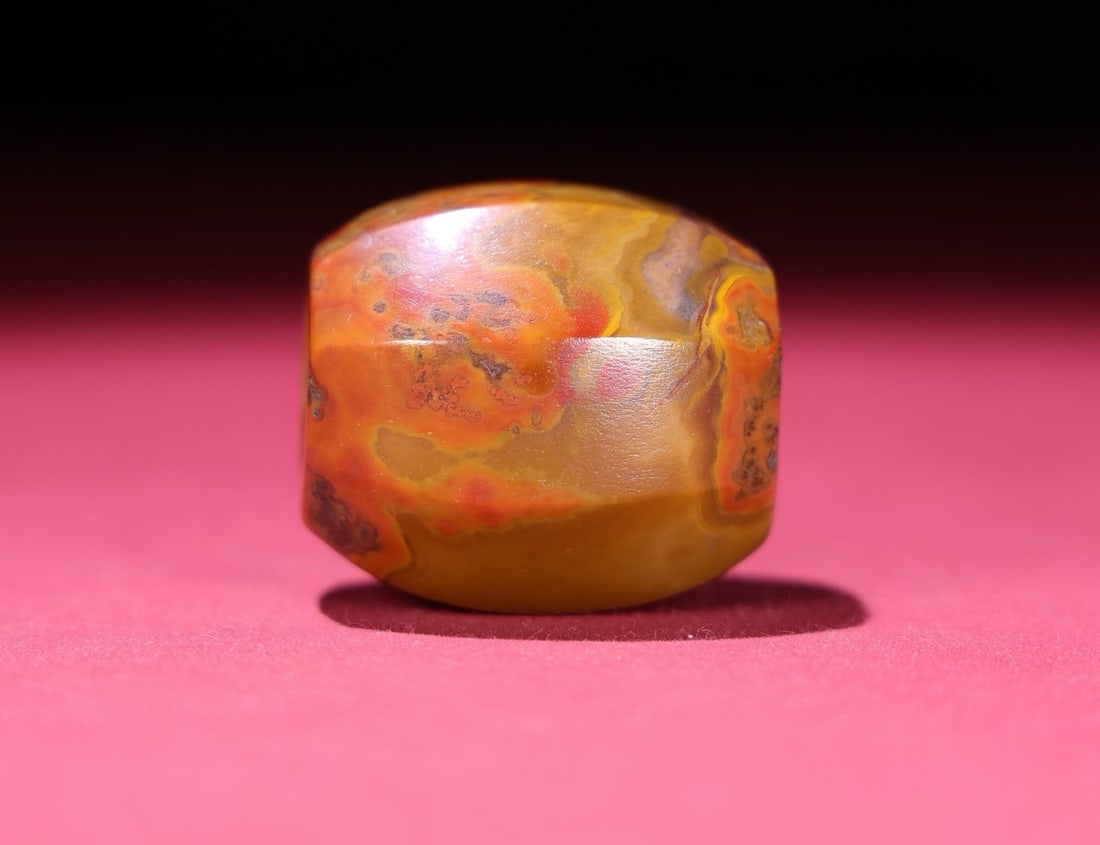 A Exquisite Hetian Jade Ornament: A Exquisite Hetian Jade Ornament,Han Dynasty, China,Size:1.6inx1.4in,Weight:88g 和田玉摆件,中国汉代