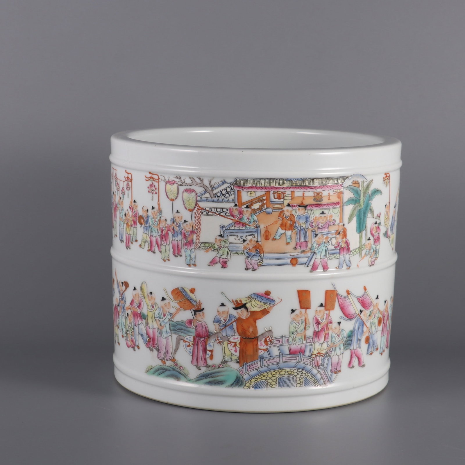 A Exquisite Famille-Rose Figures Pattern Brush Pot: A Exquisite Famille-Rose Figures Pattern Brush Pot,Qing Dynasty, China,Qianlong Six-character Mark,Size:7.3inx8.5in 粉彩人物纹笔筒,中国清