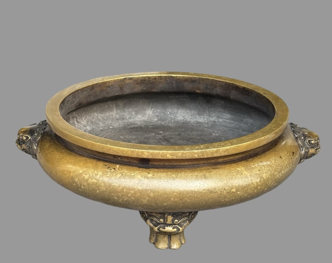 A Exquisite Copper Lion-Ears Tripod Censer: A Exquisite Copper Lion-Ears Tripod Censer,Ming Dynasty, China,Xuande Six-character Mark,Size:9.1inx3.1in,Weight:4800g