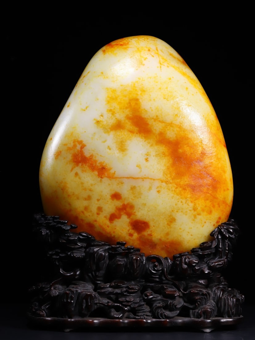 A Exquisite Hotan Jade Ornament: A Exquisite Hotan Jade Ornament,Qing Dynasty, China,Size:10.2inx8.7inx3.9in,Weight:11700g 和田玉摆件,中国清代