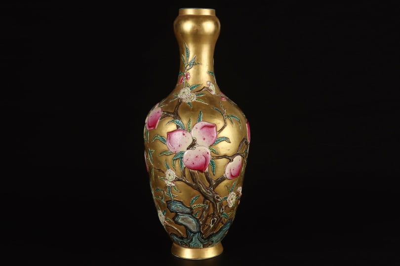 A Exquisite Enamel Gold Ground Peach Pattern Vase - 2
