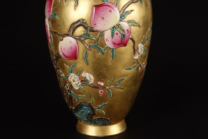A Exquisite Enamel Gold Ground Peach Pattern Vase - 3