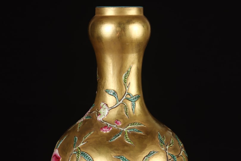 A Exquisite Enamel Gold Ground Peach Pattern Vase - 4