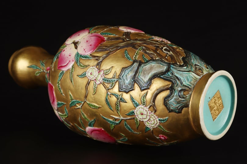 A Exquisite Enamel Gold Ground Peach Pattern Vase - 7