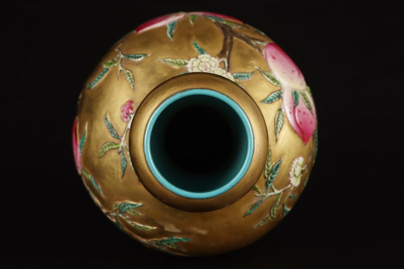 A Exquisite Enamel Gold Ground Peach Pattern Vase - 8