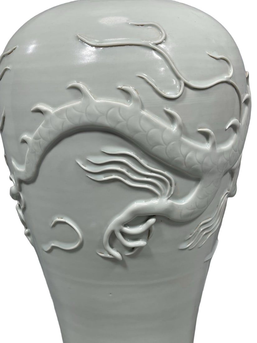 A Exquisite White Glazed Dragon Pattern Vase - 8