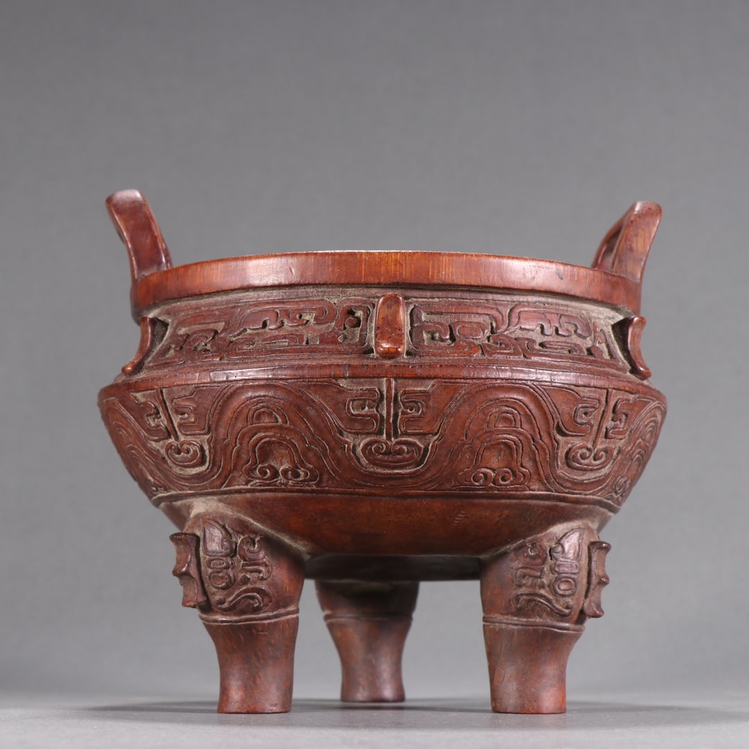 A Exquisite Bamboo Tripod Censer: A Exquisite Bamboo Tripod Censer,Qing Dynasty, China,Size:5.9inx5.9in(Caliber) 竹雕三足香炉,中国清代