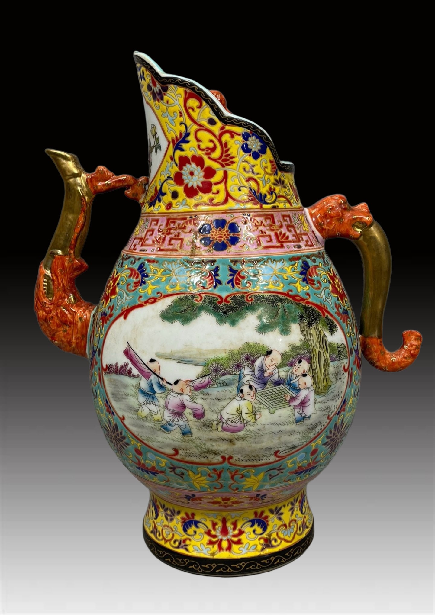 A Exquisite Enamel Figures Pattern Ewer: A Exquisite Enamel Figures Pattern Ewer,Qing Dynasty, China,Yongzheng Four-character Mark,Size:17.7inx12.6in 珐琅彩人物纹壶,中国清代,&