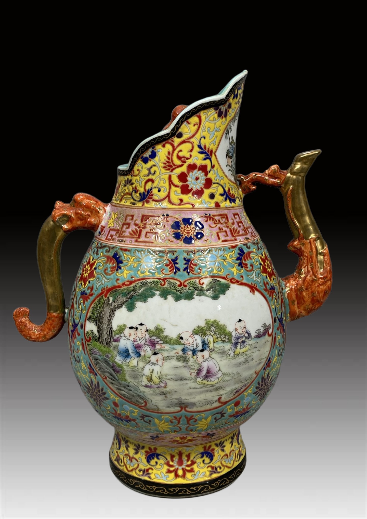 A Exquisite Enamel Figures Pattern Ewer - 3