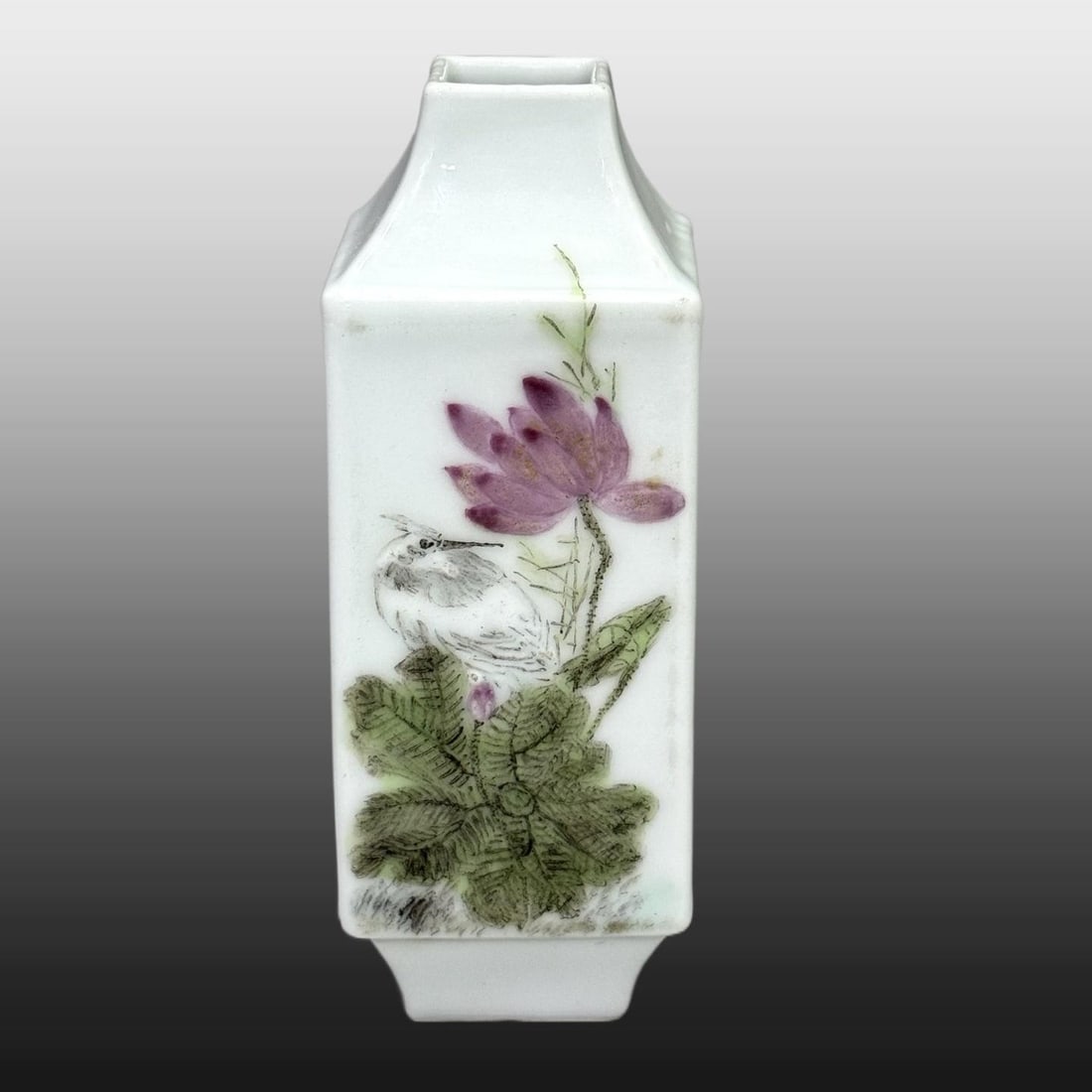 A Exquisite Famille-Rose Landscape Flower and Bird Pattern Vase: A Exquisite Famille-Rose Landscape Flower and Bird Pattern Vase,Republic of China,With Mark,Size:4.7inx1.8in