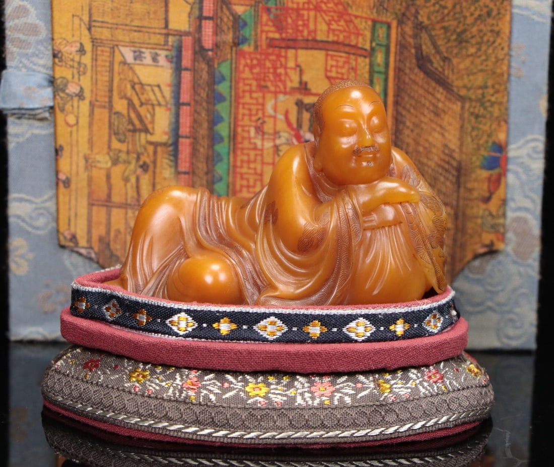 A Exquisite Shoushan Stone Statue of Arhat Ornament: A Exquisite Shoushan Stone Statue of Arhat Ornament,Qing Dynasty, China,With Mark,Size:3.5inx2.2inx1.9in,Weight:182g 寿山石罗汉摆件,中国清&#