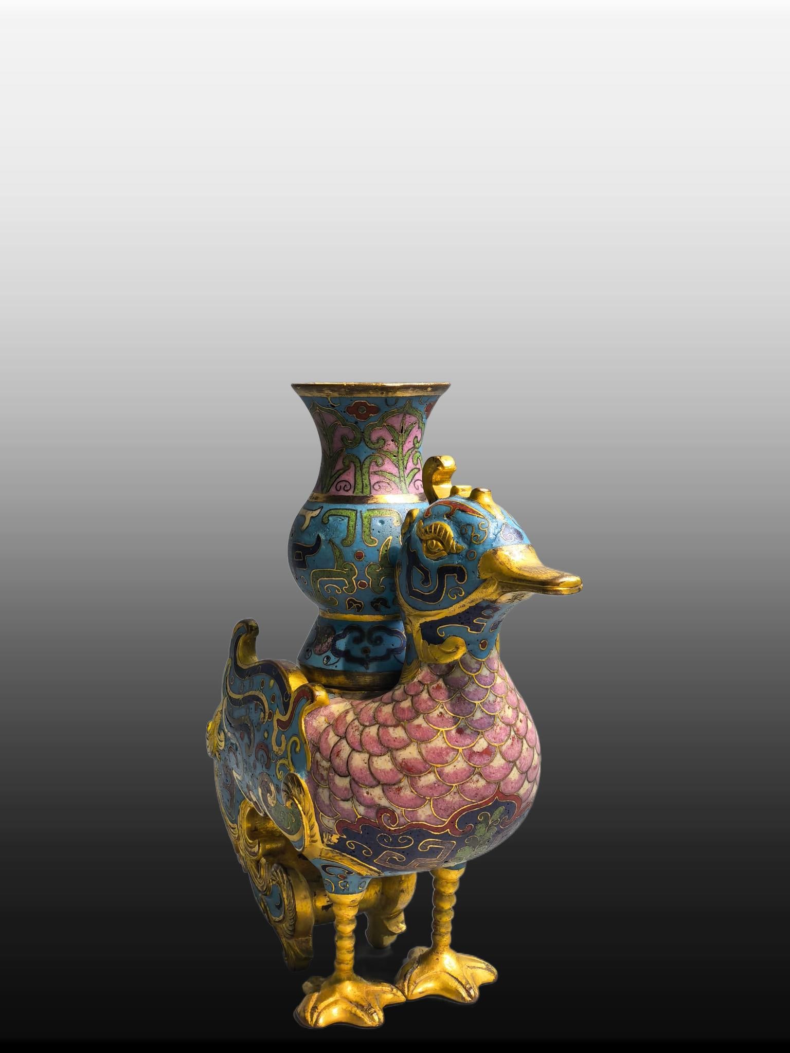 A Exquisite Cloisonne Bird Ornament: A Exquisite Cloisonne Bird Ornament,Qing Dynasty, China,Qianlong Four-character Mark,Size:4.3inx2.2inx5.9in,Weight:590g