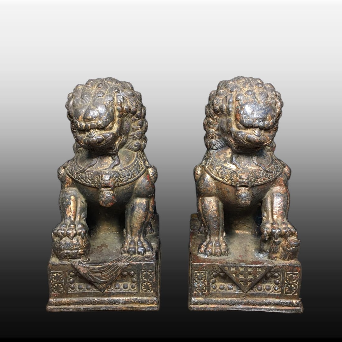 A pair of Exquisite Copper Lion Ornaments: A pair of Exquisite Copper Lion Ornaments,Ming Dynasty, China,Size:3.5inx2.8in,Weight:1420g 一对铜狮子摆件,中国明代