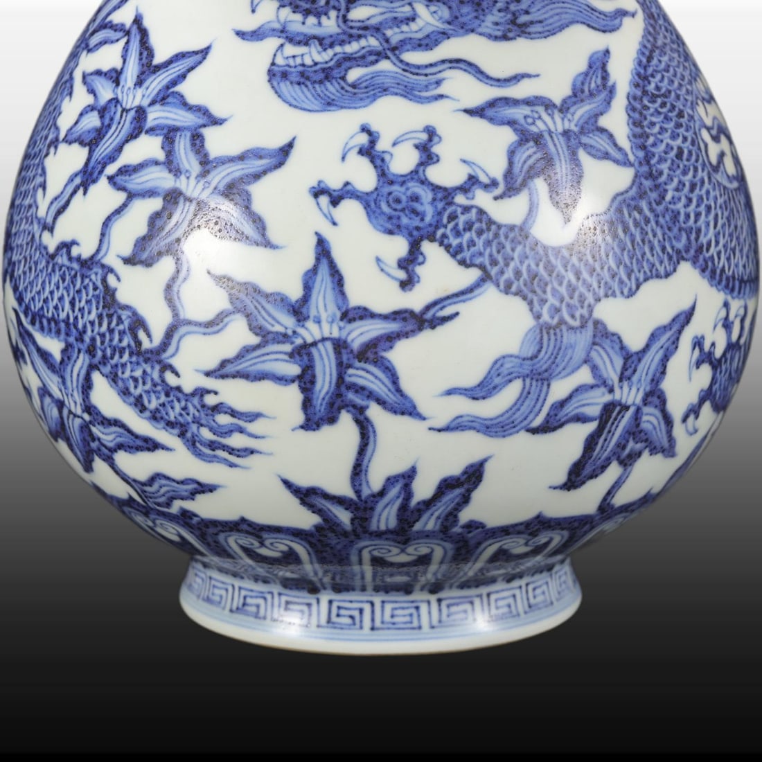 A Exquisite Blue and White Lotus Pattern Dragon Pattern Vase - 4