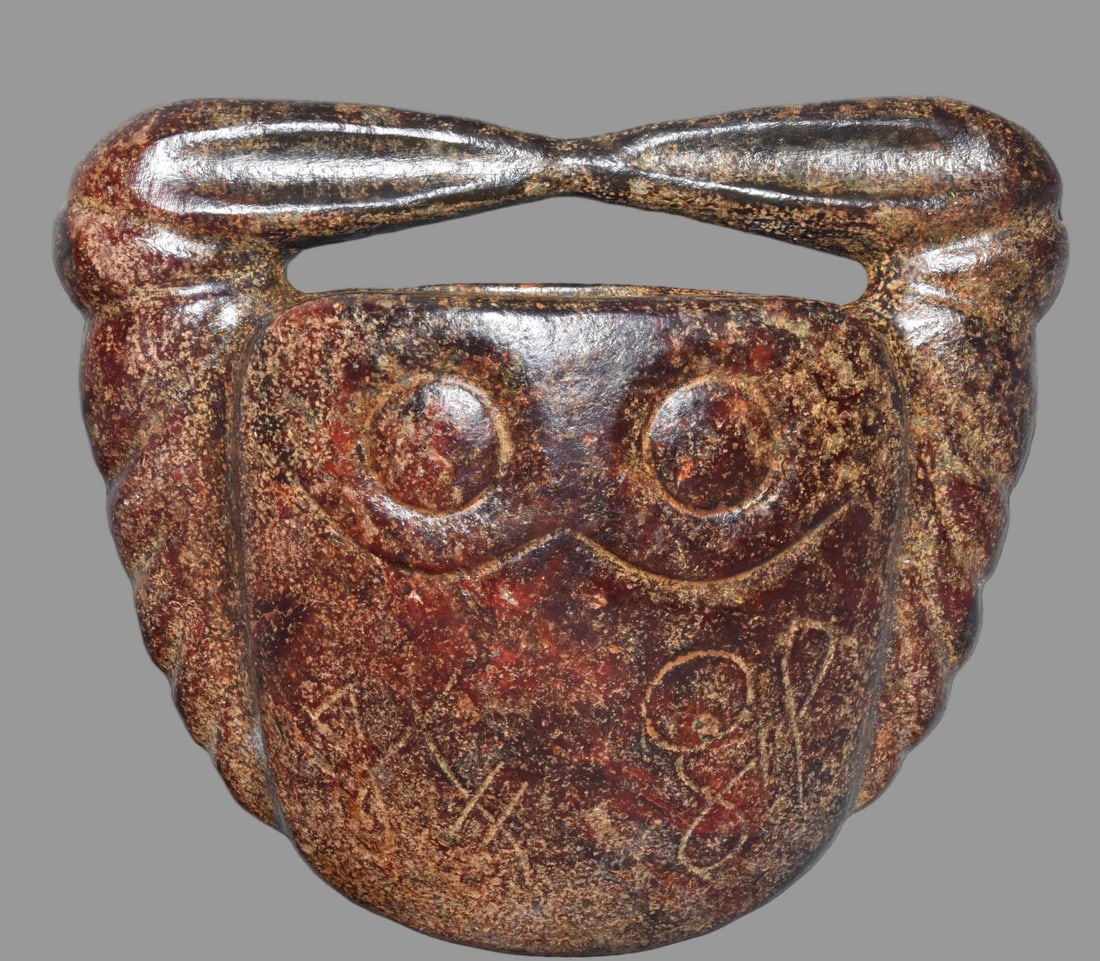 A Exquisite Hemoyu Crab Ornament: A Exquisite Hemoyu Crab Ornament,Ancient Time, China,Size:4.5inx4.3in,Weight:490g 河磨玉螃蟹摆件,远古时期