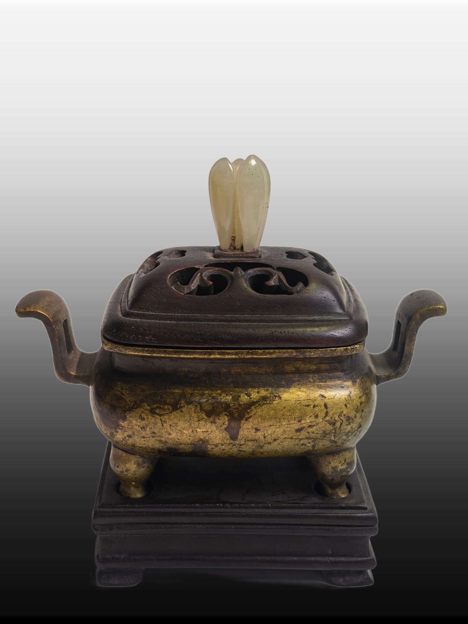 A Exquisite Coppery Double-Ears Four-legs Censer: A Exquisite Coppery Double-Ears Four-legs Censer,Ming Dynasty, China,Xuande Six-character Mark,Size:4.3inx2inx3.1in,Weight:227g