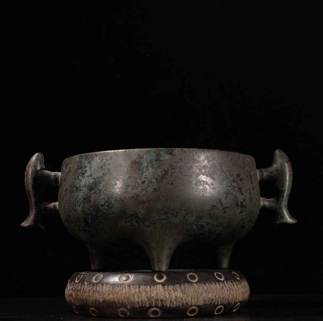 A Exquisite Red Copper Incense Burner: A Exquisite Red Copper Incense Burner,Ming Dynasty, China,With Mark,Size:3.1inx5.9in,Weight:2125g 紫铜香炉,中国明代,带款