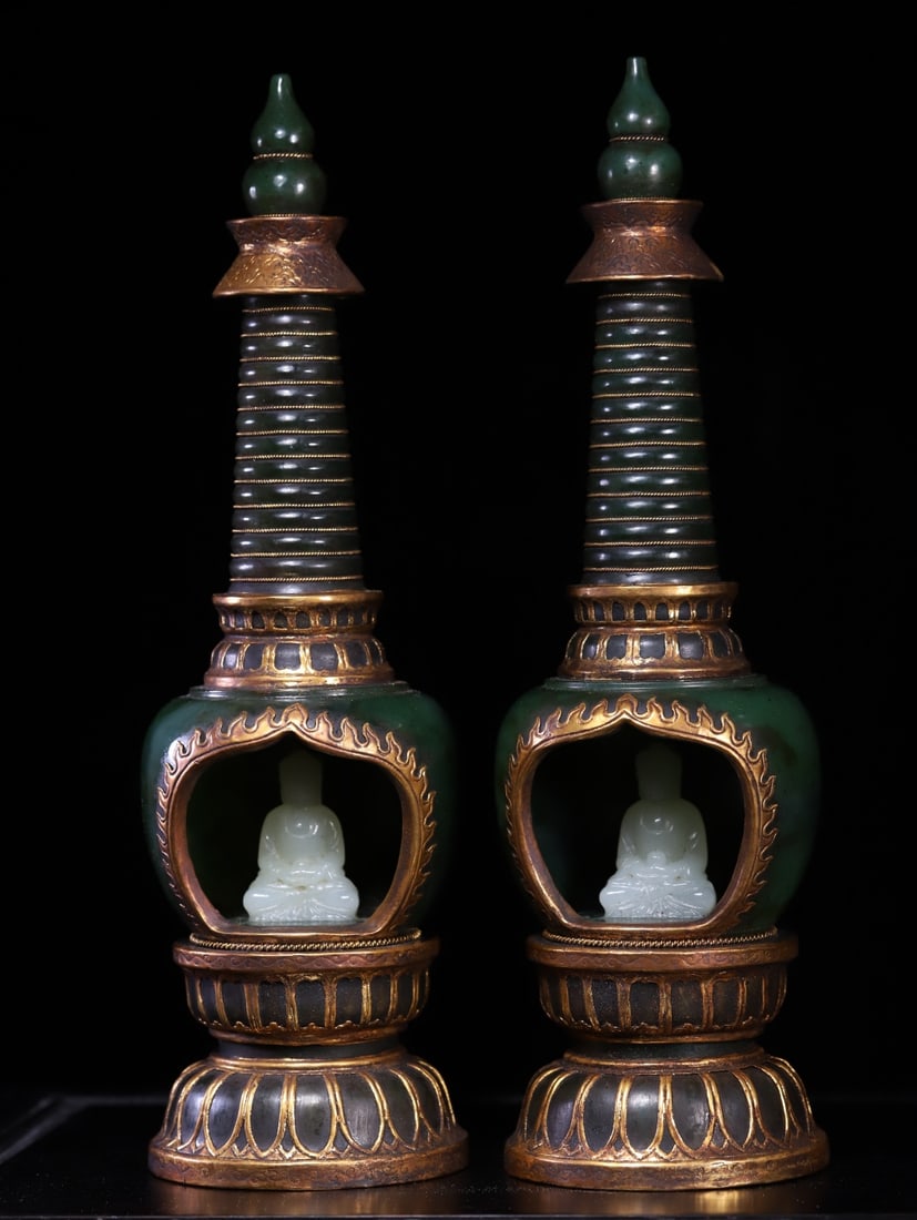 A pair of Exquisite Hotan Jasper Buddhist Niche: A pair of Exquisite Hotan Jasper Buddhist Niche,Qing Dynasty, China,Size:10.4inx3.1in,Weight:1380g 一对和田碧玉佛龛,中国清代