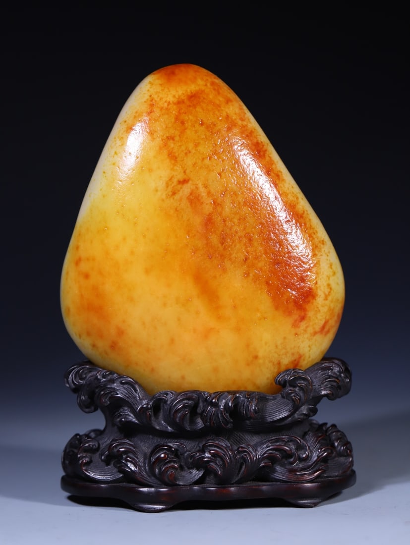 A Exquisite Hotan Jade Ornament: A Exquisite Hotan Jade Ornament,Qing Dynasty, China,Size:5.1inx4.1inx22in,Weight:1141.8g 和田玉摆件,中国清代