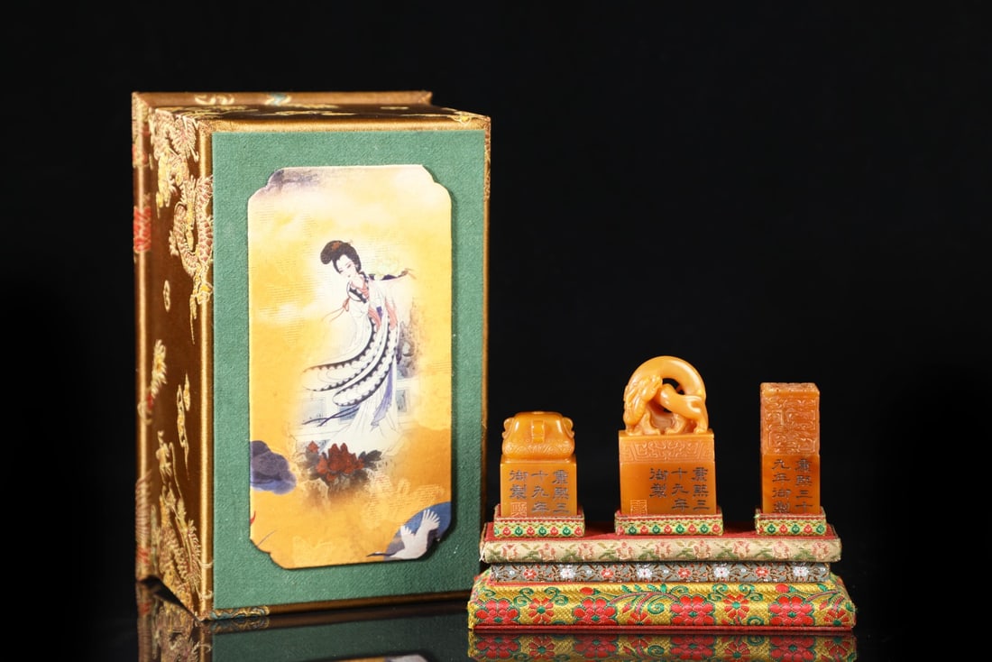 A Set of Exquisite Shoushan Stone Dragon Seal (1 of 11)