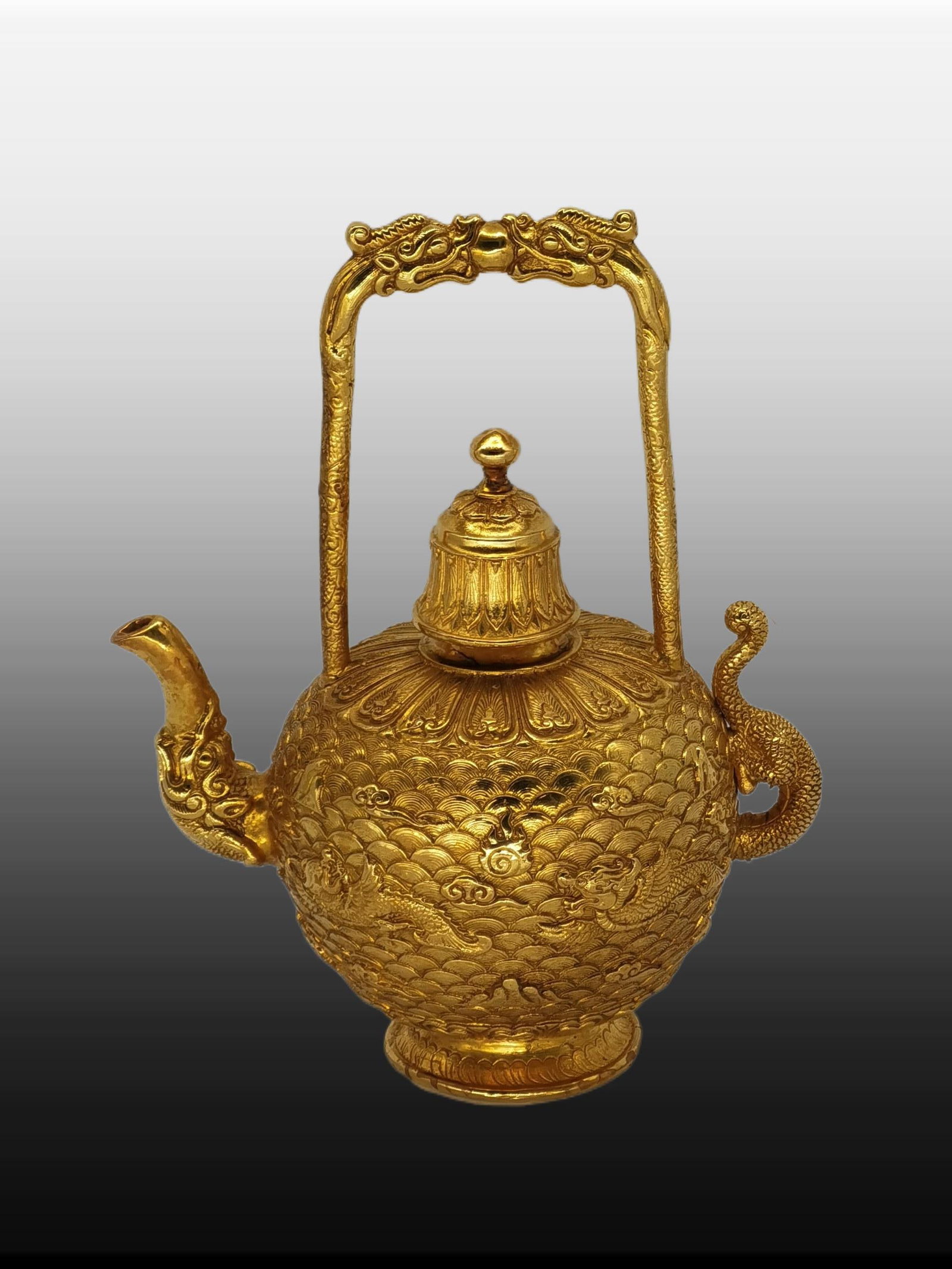 A Exquisite Gilt Bronze Dragon Pattern Ewer (1 of 8)
