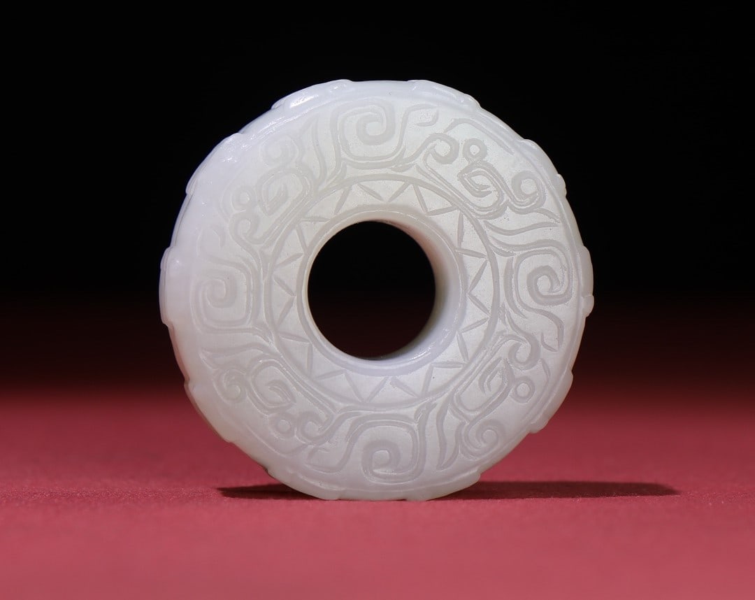 A Exquisite Hetian Jade Dragon Pattern Jade Bi: A Exquisite Hetian Jade Dragon Pattern Jade Bi,Qing Dynasty, China,Size:2inx0.6in,Weight:79g 和田玉龙纹玉璧,中国清代