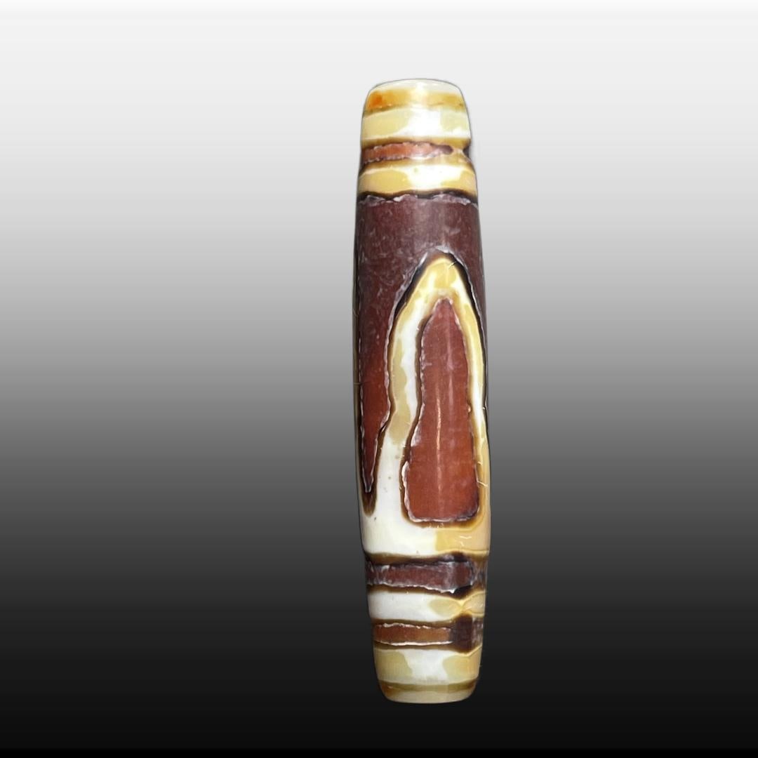 A Exquisite One Eye Dzi bead: A Exquisite One Eye Dzi bead,Qing Dynasty, China,Size:0.6inx2.2in 一眼天珠,中国清代