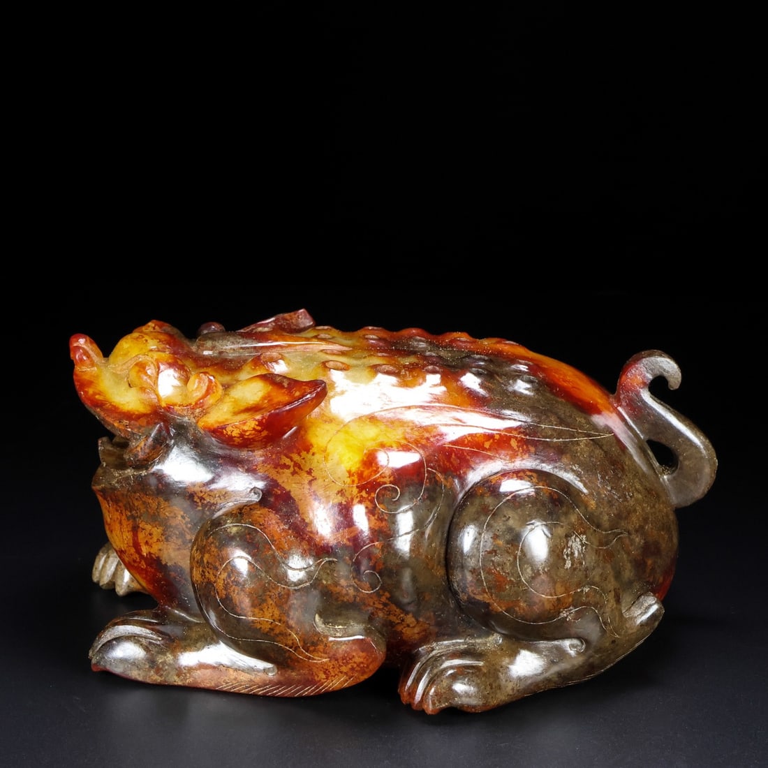 A Exquisite Hotan Jade Golden Toad Incense Burner: A Exquisite Hotan Jade Golden Toad Incense Burner,Han Dynasty, China,Size:7.9inx6.3inx3.9in,Weight:2454g 和田玉金蟾香薰,中国汉代