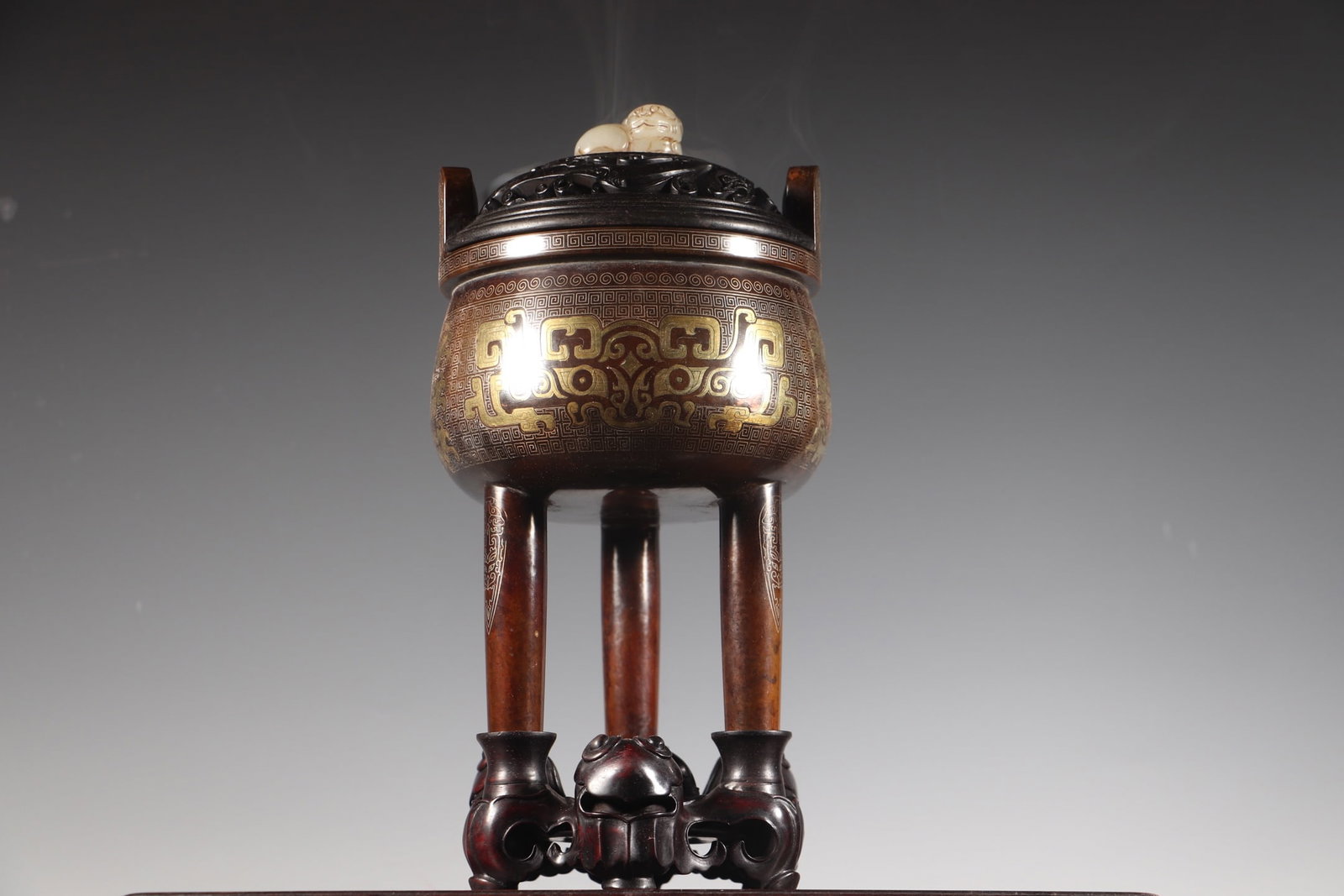 A Exquisite Gold and Silver-Inlaid Bronze Inlaid Hotan Jade Censer: A Exquisite Gold and Silver-Inlaid Bronze Inlaid Hotan Jade Censer,Ming Dynasty, China,With Mark,Size:5.5inx5.5inx11.8in,Weight:3750g 铜错金嵌银丝和田&#