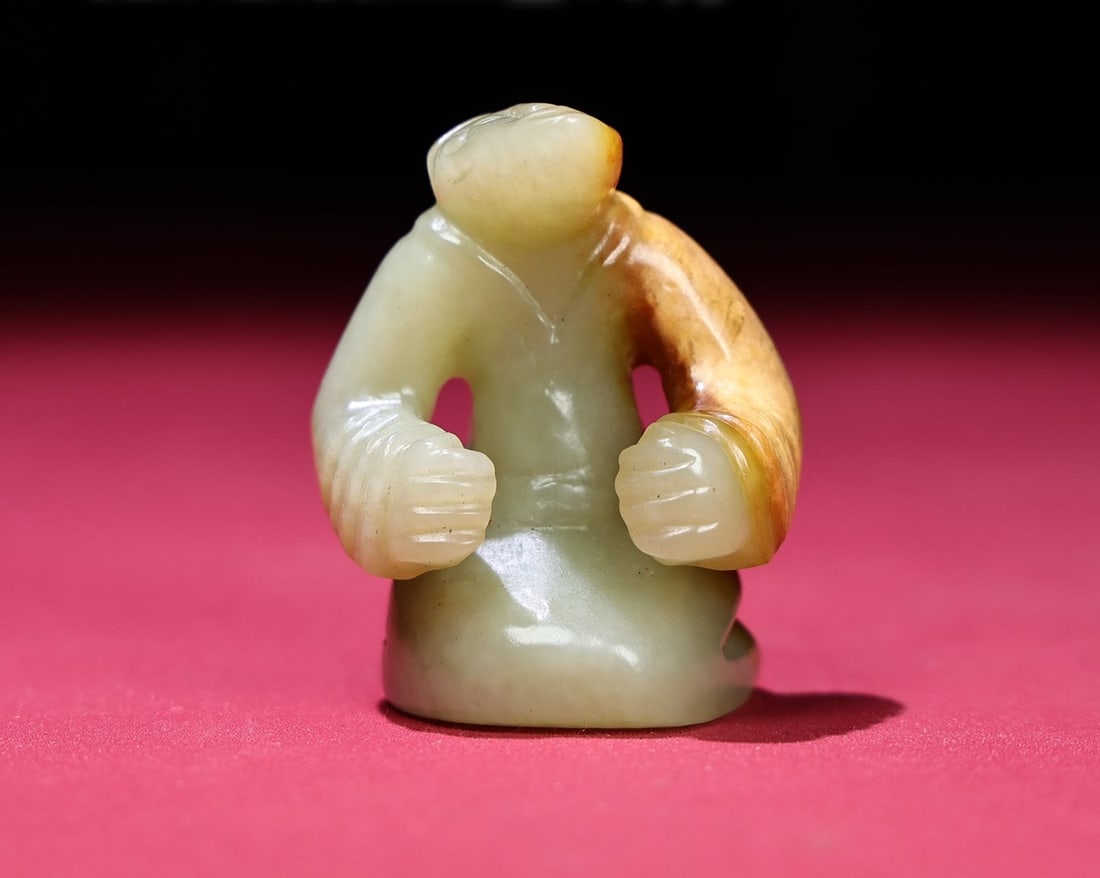 A Exquisite Hetian Jade Human Figure Ornament: A Exquisite Hetian Jade Human Figure Ornament,Han Dynasty, China,Size:2inx1.7inx1.3in,Weight:76g 和田玉人形摆件,中国汉代