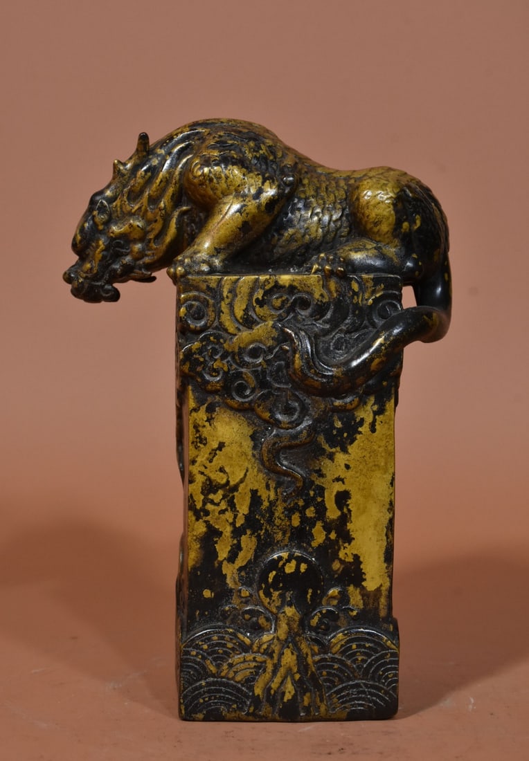 A Exquisite Gilt Bronze Auspicious Beast Ornament: A Exquisite Gilt Bronze Auspicious Beast Ornament,Qing Dynasty, China,Qianlong Four-character Mark,Size:7.9inx5.1in,Weight:2150g 铜泥金瑞兽摆件,中ࢲ