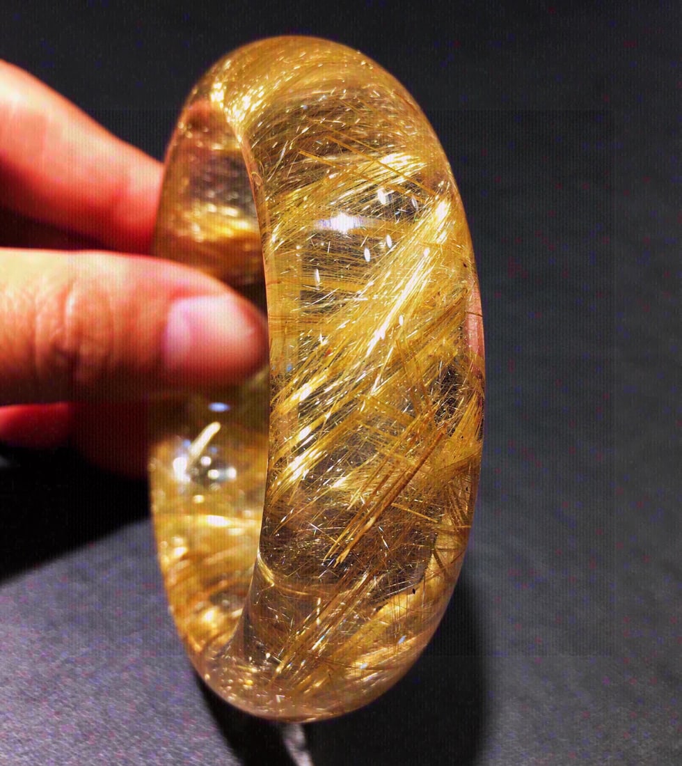 A Exquisite Titanium Quartz Bracelets: Titanium Quartz Bracelets,Qing Dynasty, China,Size:2.1inx0.8inx0.4in, Weight:92g 钛晶手镯,中国清代