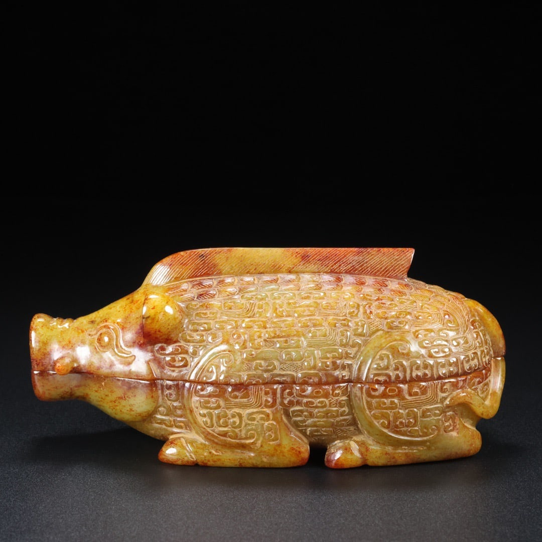 A Exquisite Hotan Jade Pig Box: A Exquisite Hotan Jade Pig Box,Han Dynasty, China,Size:6.3inx2.8inx2.8in,Weight:519g 和田玉猪盒,中国汉代