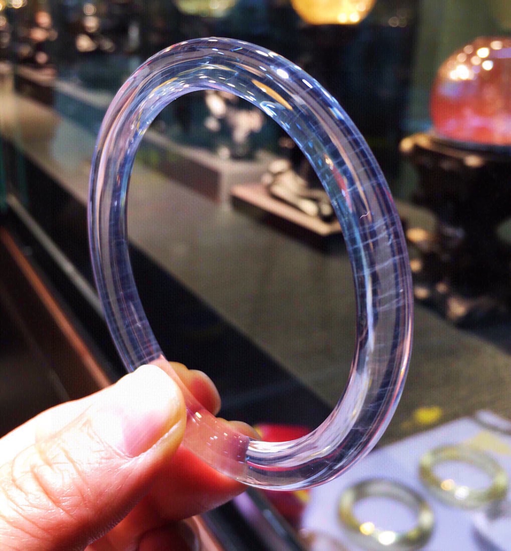 A Exquisite Ice Quartz Bracelets: Ice Quartz Bracelets,Qing Dynasty, China,Size:2.3inx0.3inx0.3in, Weight:23g 冰晶手镯,中国清代