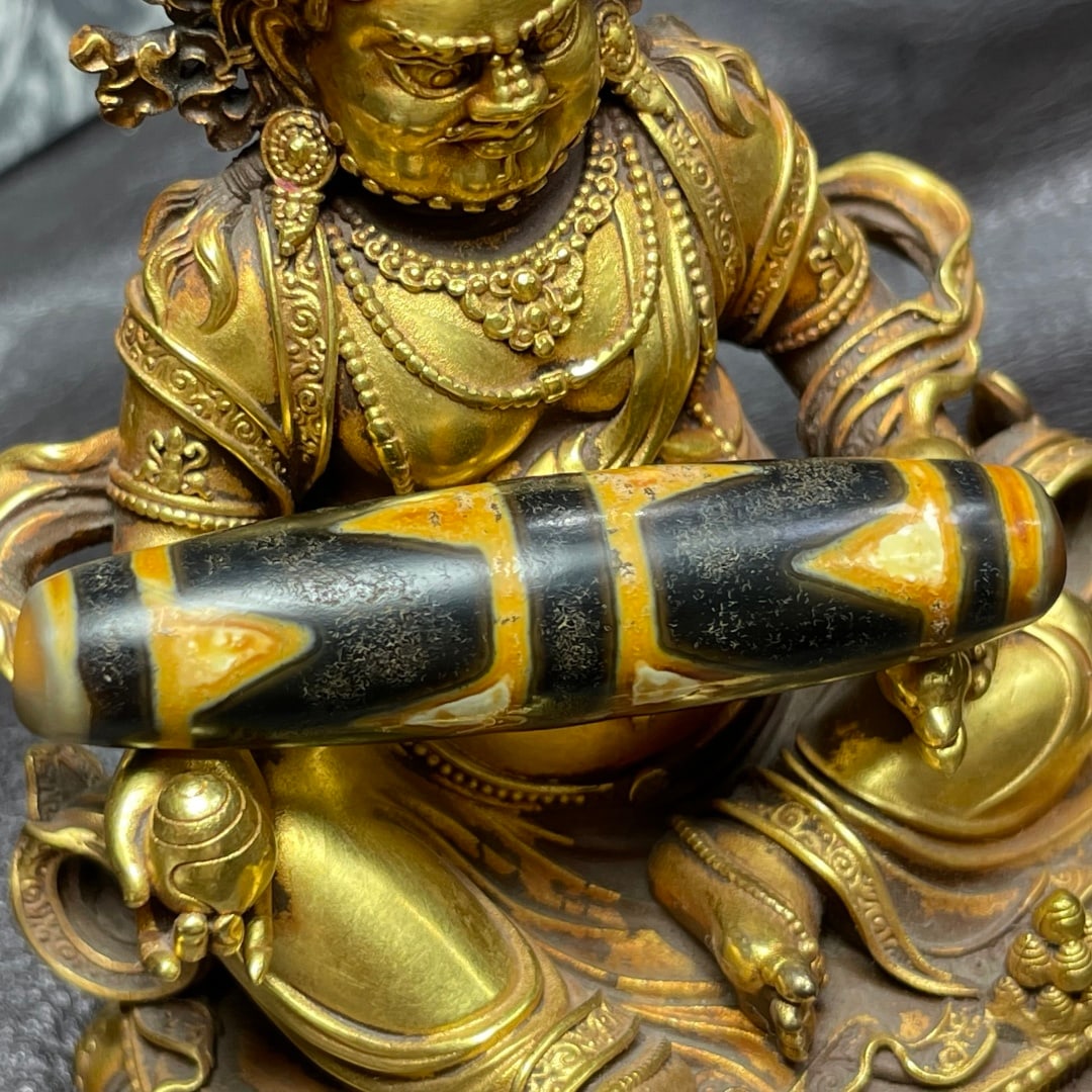 A Exquisite Tiger Tooth Dzi bead - 3