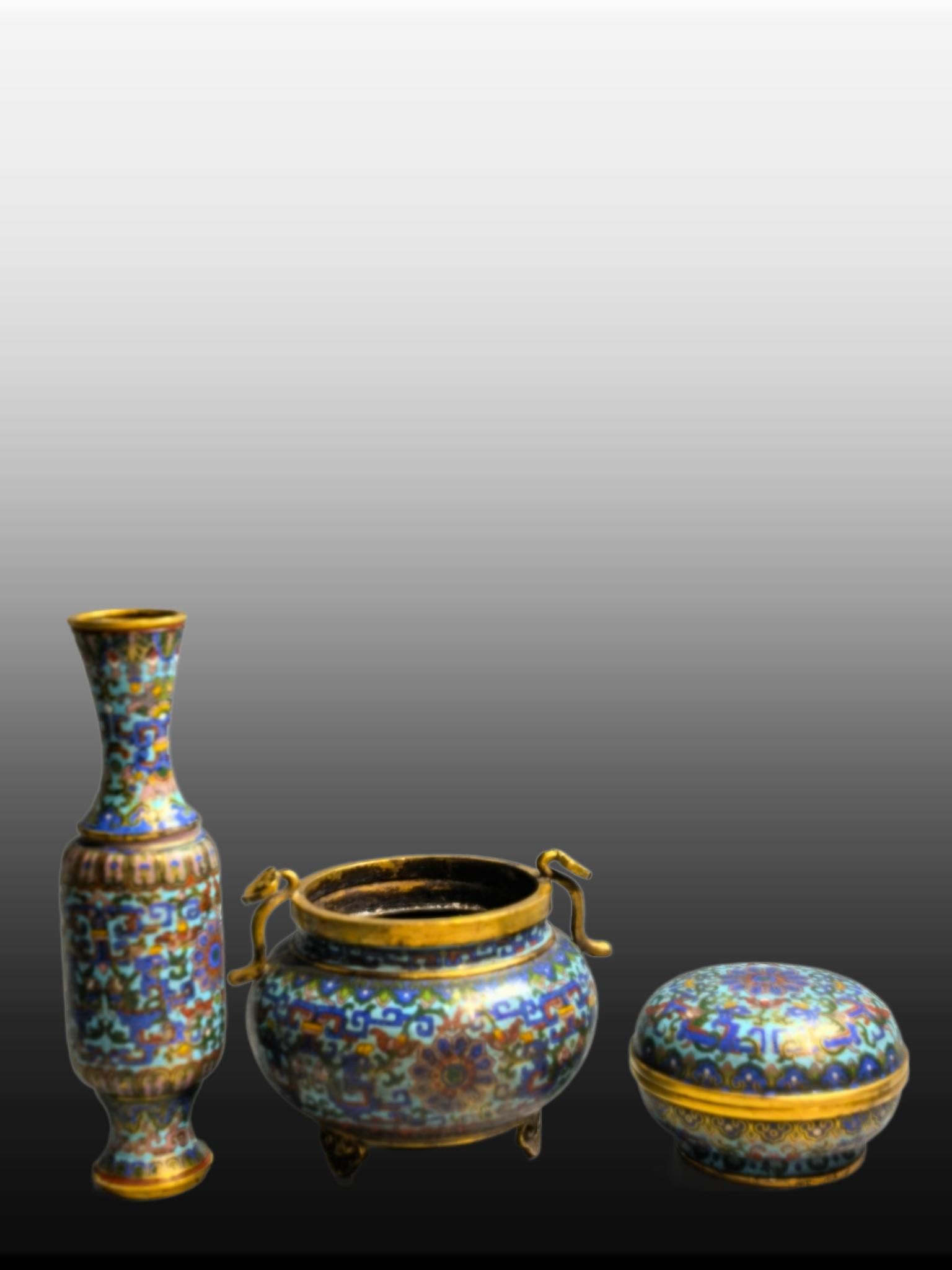 A Set of Exquisite Cloisonne Lotus Pattern Ornament: A Set of Exquisite Cloisonne Lotus Pattern Ornament,Qing Dynasty, China,Qianlong Four-character Mark,Size:5.1inx3.9in,Weight:694g