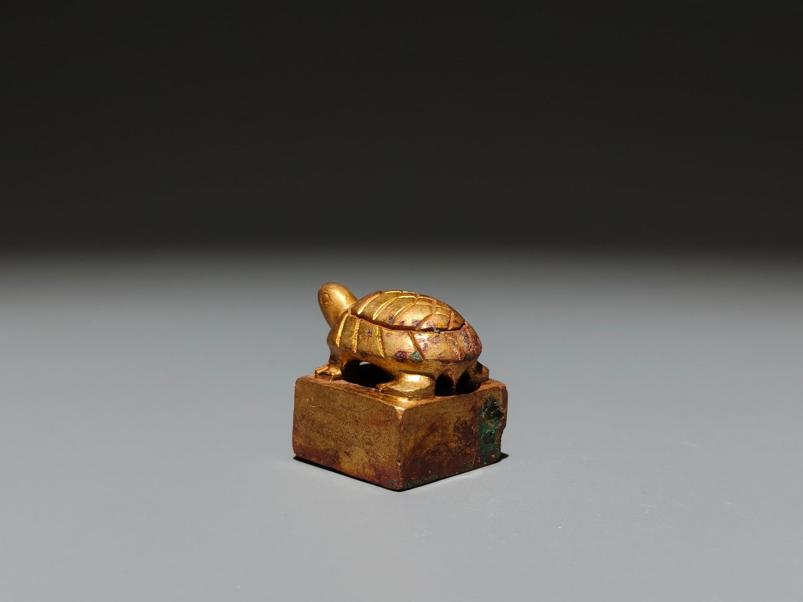 A Exquisite Gilt Bronze Turtle Seal - 3