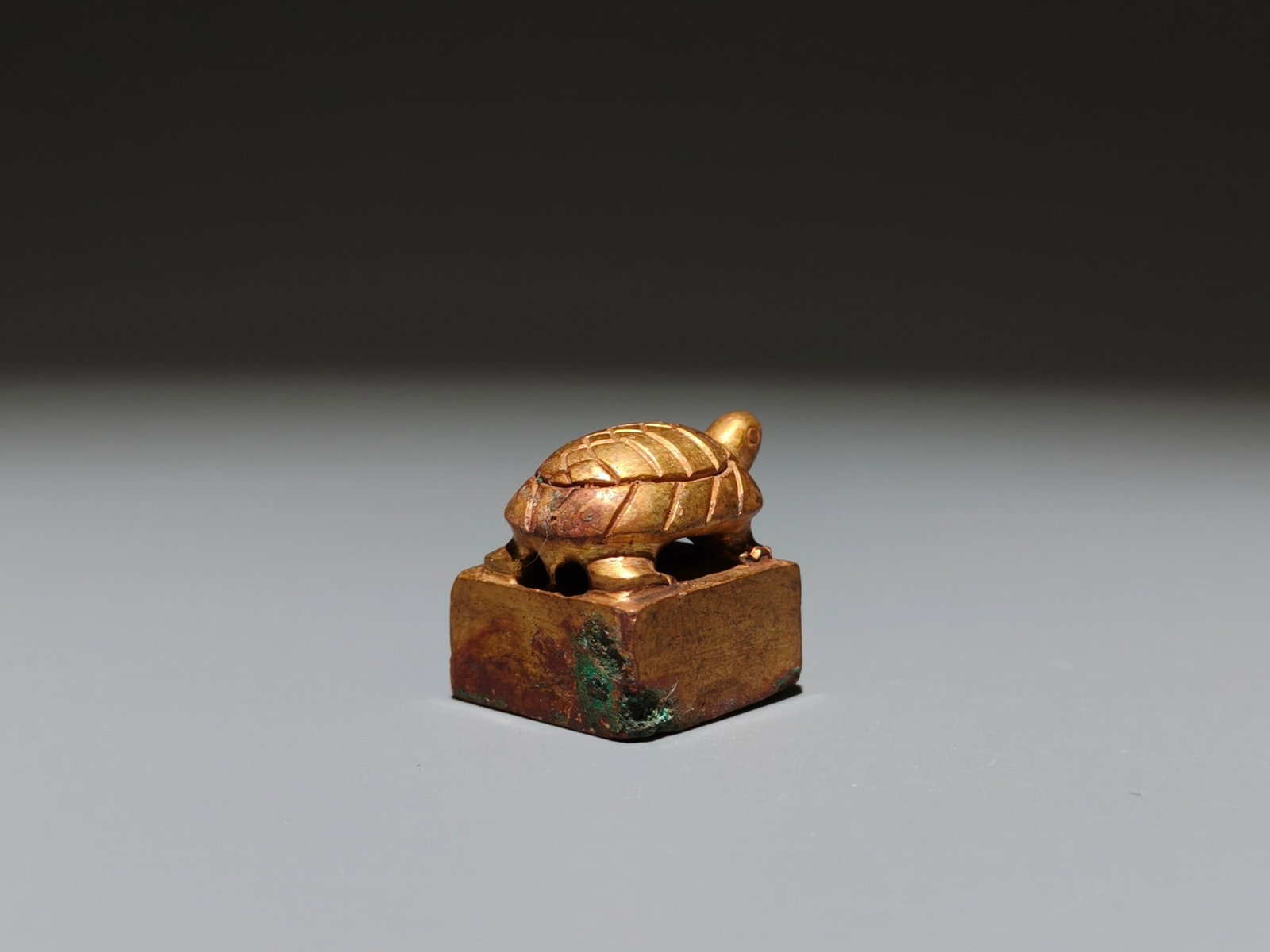 A Exquisite Gilt Bronze Turtle Seal - 5