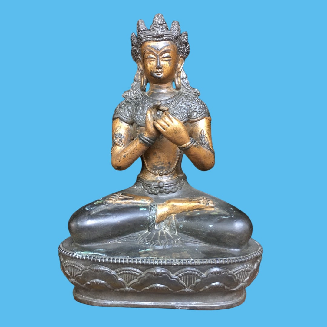 A Exquisite Copper-Bodied Buddha statue Ornament: A Exquisite Copper-Bodied Buddha statue Ornament,Ming Dynasty, China,Size:7.9inx5.5in,Weight:2350g 铜制佛像摆件,中国明代