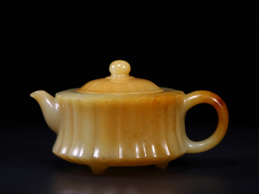 A Exquisite Hotan Jade Teapot - 2