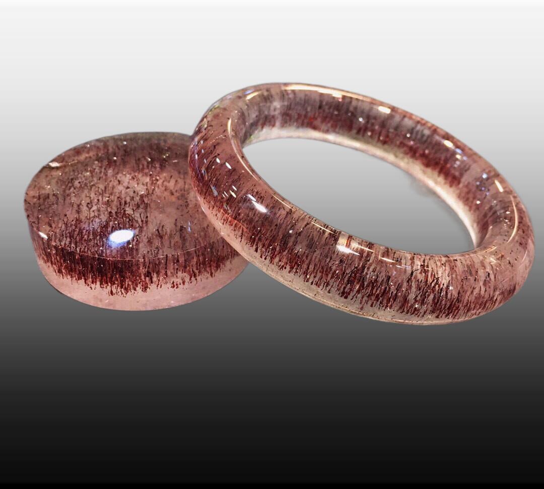 A Exquisite Red Crystal Bracelets: Red Crystal Bracelets,Qing Dynasty, China,Size:2.3inx0.6inx0.4in, Weight:75g 红水晶手镯,中国清代