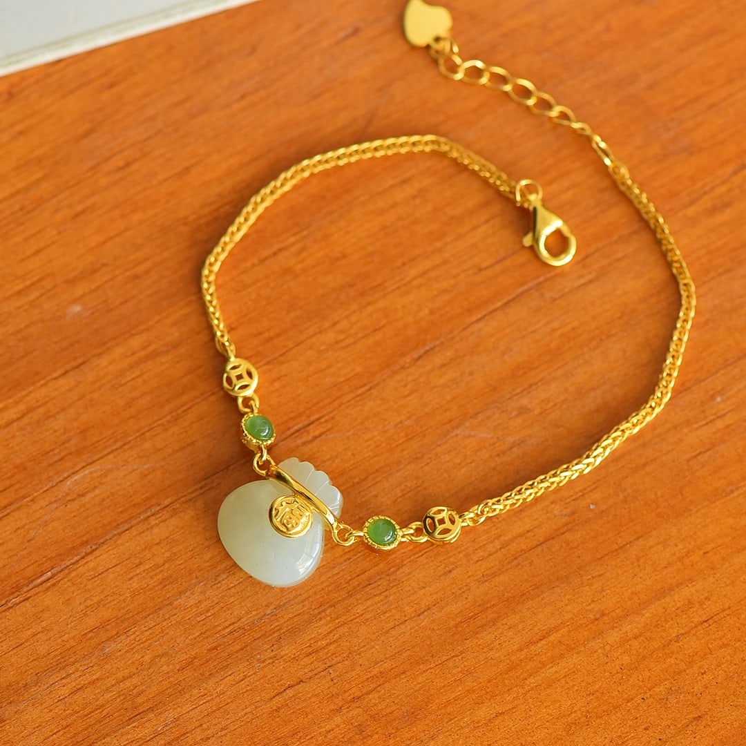 A Exquisite Silver Inlaid Hotan Jade Money Bag-shaped Bracelet: A Exquisite Silver Inlaid Hotan Jade Money Bag-shaped Bracelet,Size:0.5inx0.6in 银镶和田玉福袋手链