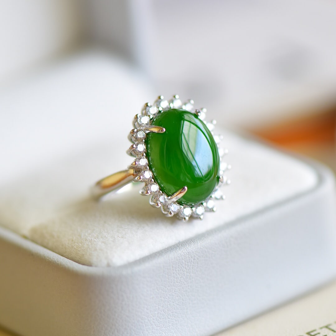 A Exquisite Silver Inlaid Jasper Ring: A Exquisite Silver Inlaid Jasper Ring,Size:0.3inx0.4in 银镶和田碧玉戒指