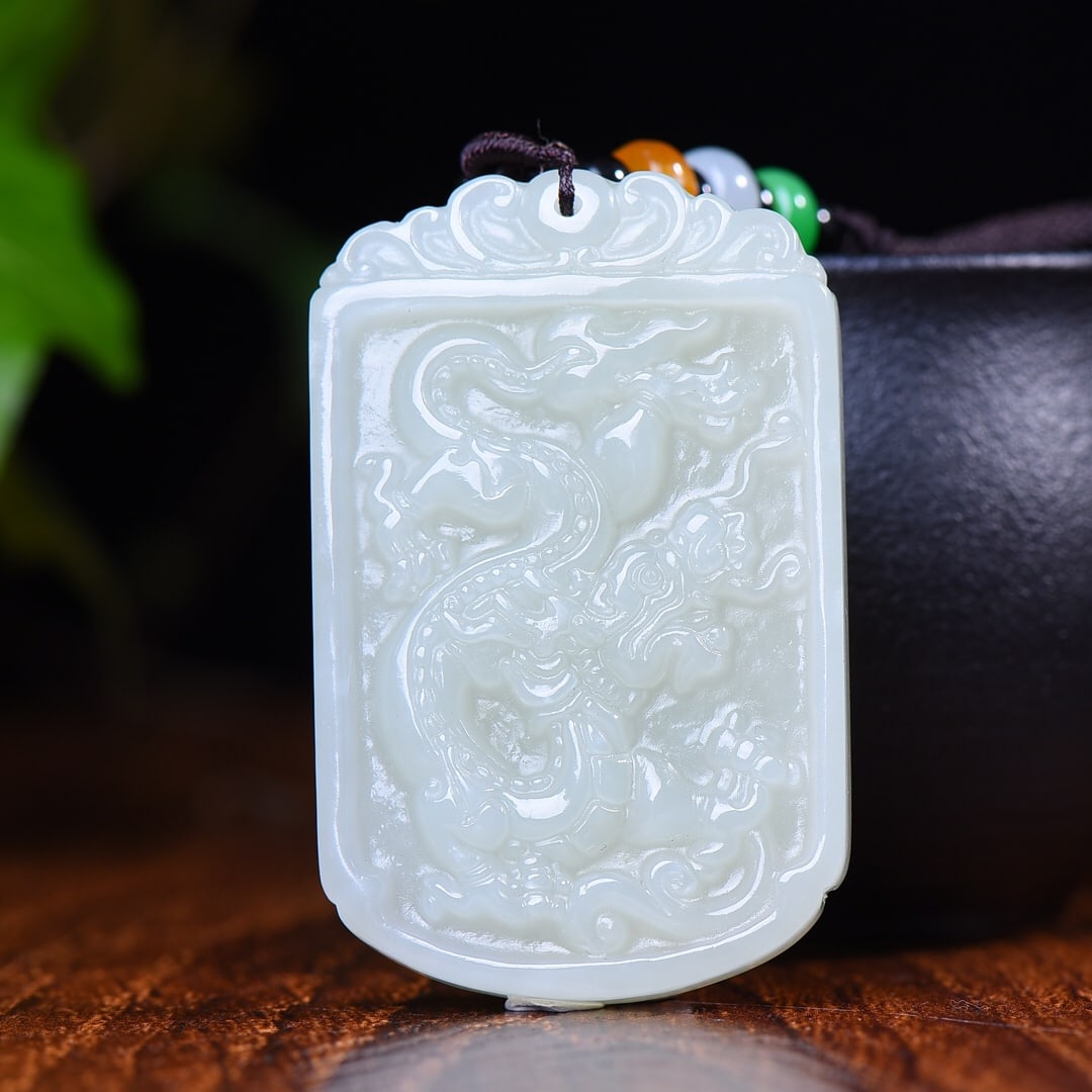 A Exquisite Hotan Jade Dragon Pattern Pendant: A Exquisite Hotan Jade Dragon Pattern Pendant,Size:1.4inx2.2in 和田玉龙牌
