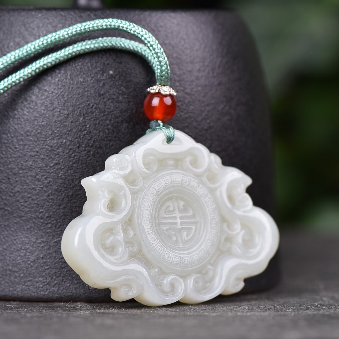 A Exquisite Hotan Jade Phoenix Pattern Pendant: A Exquisite Hotan Jade Phoenix Pattern Pendant,Size:1.3inx1.9in 和田玉凤纹幅牌