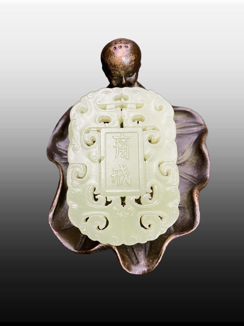 A Exquisite Hotan Yellow Jade Jade pendant: A Exquisite Hotan Yellow Jade Jade pendant,Ming Dynasty, China,Size:2inx1.4inx0.3in,Weight:28g 和田黄玉玉佩,中国明代