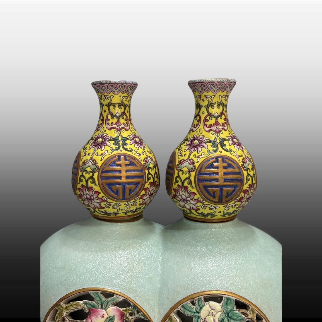 A Exquisite Turquoise-Ground Peach Pattern Vase - 2